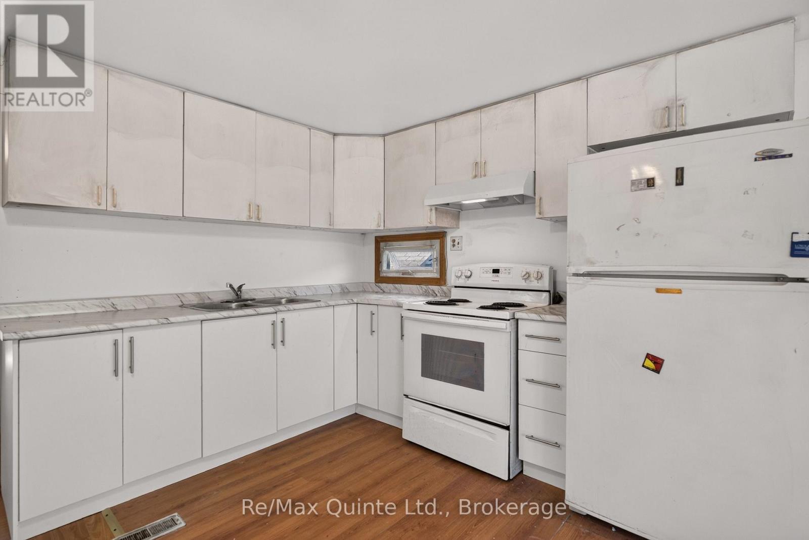 #9-63 Whites Road, Quinte West, ON photo 7