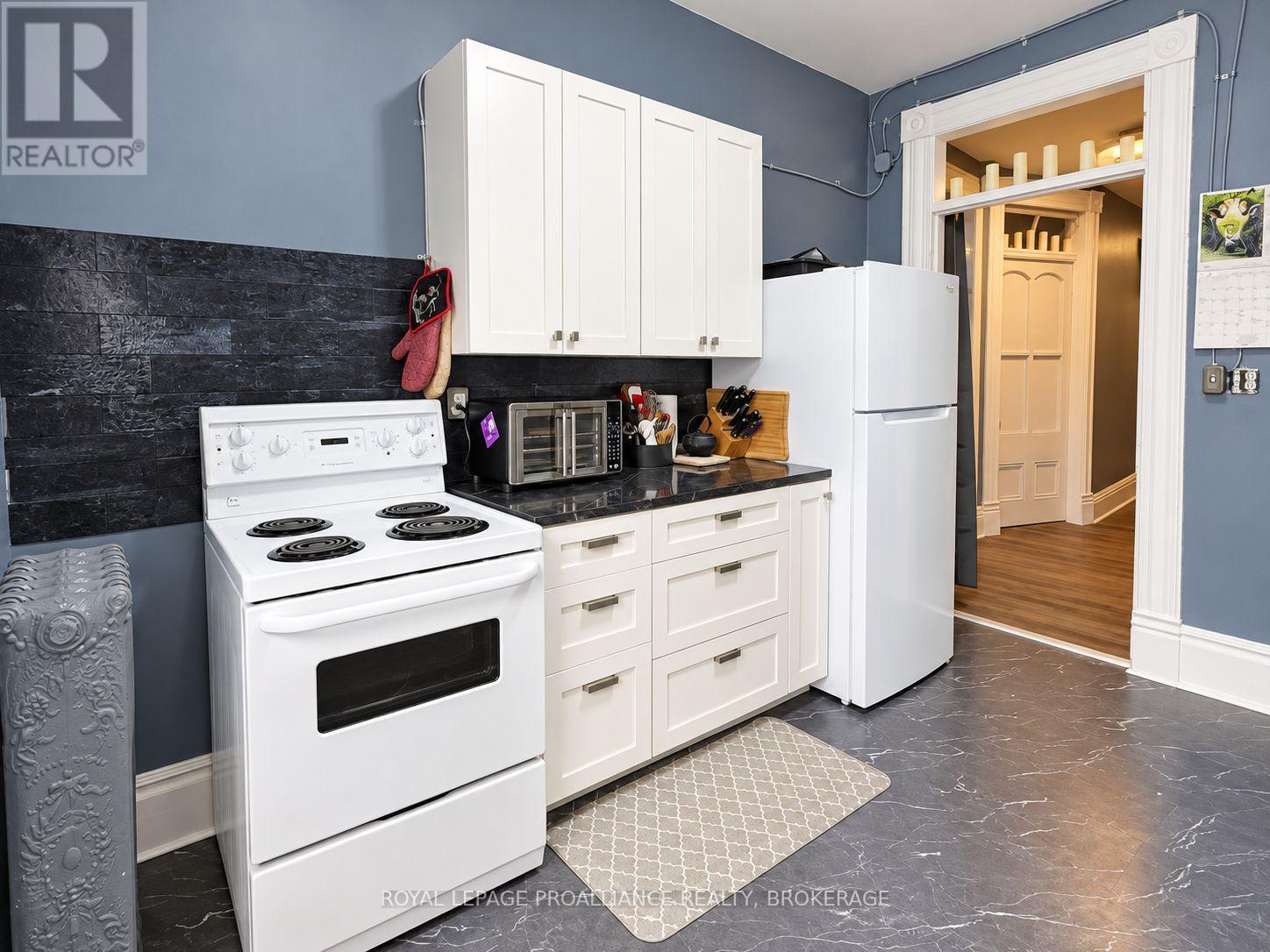 33 King Unit 3 photo 2