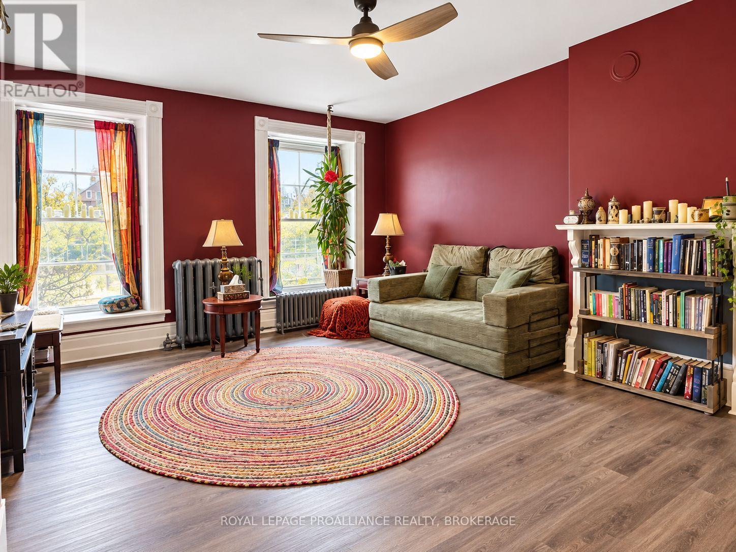 33 King Unit 3 photo 4