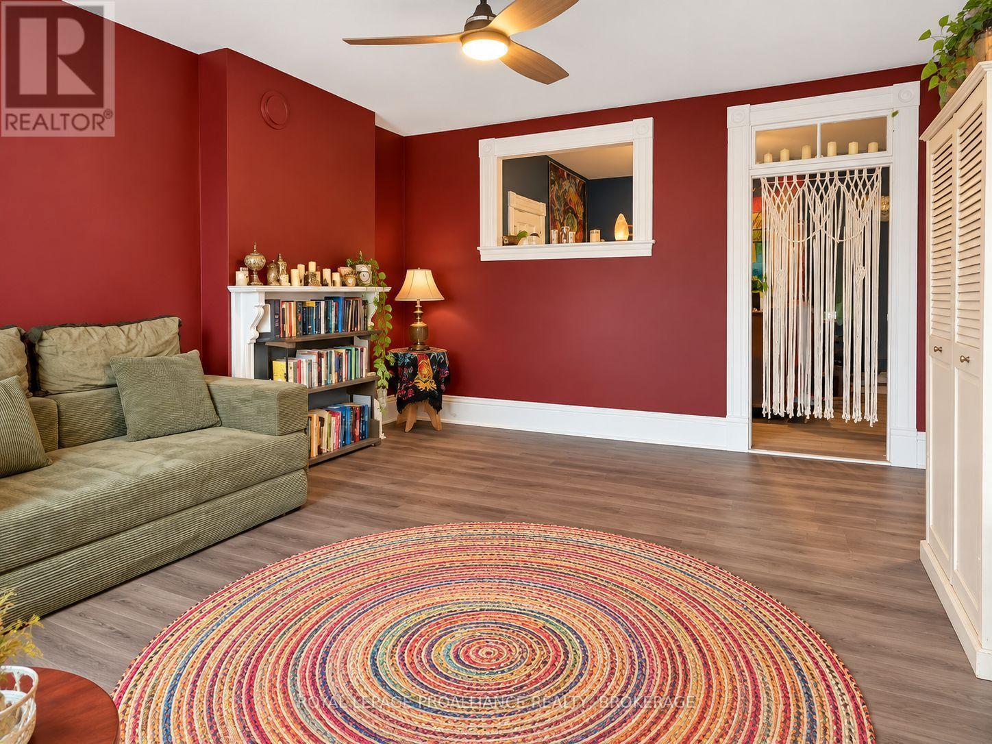 33 King Unit 3 photo 5