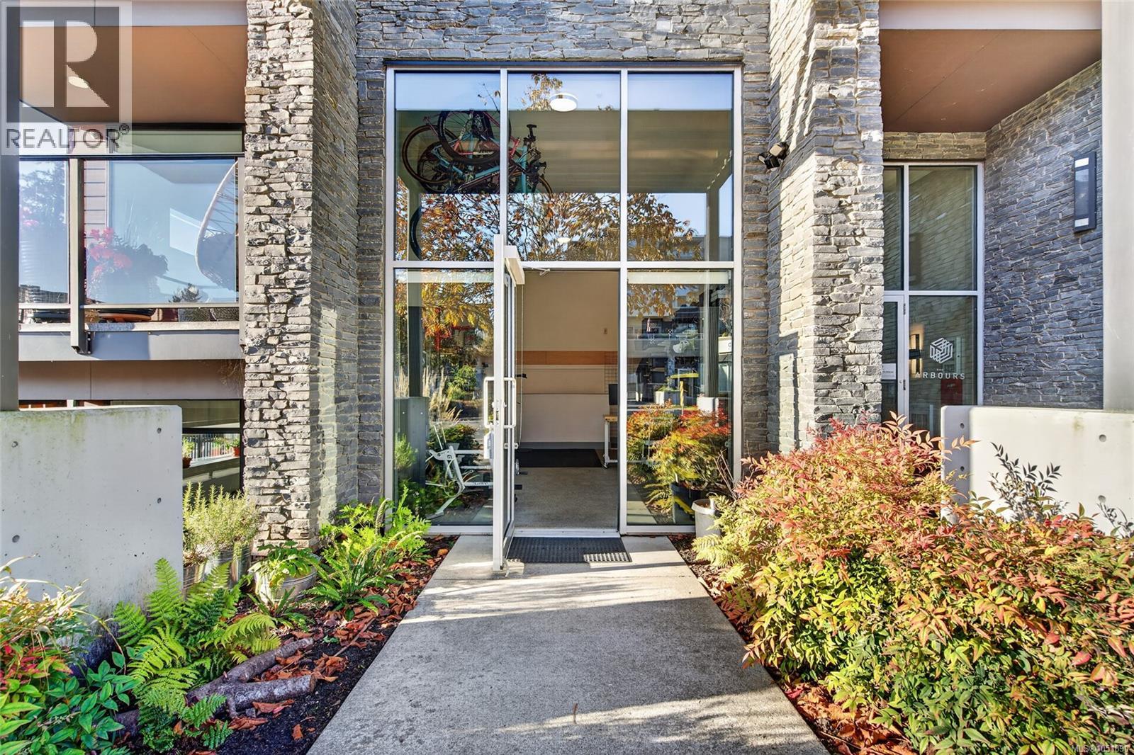 101 7162 West Saanich Road, Central Saanich