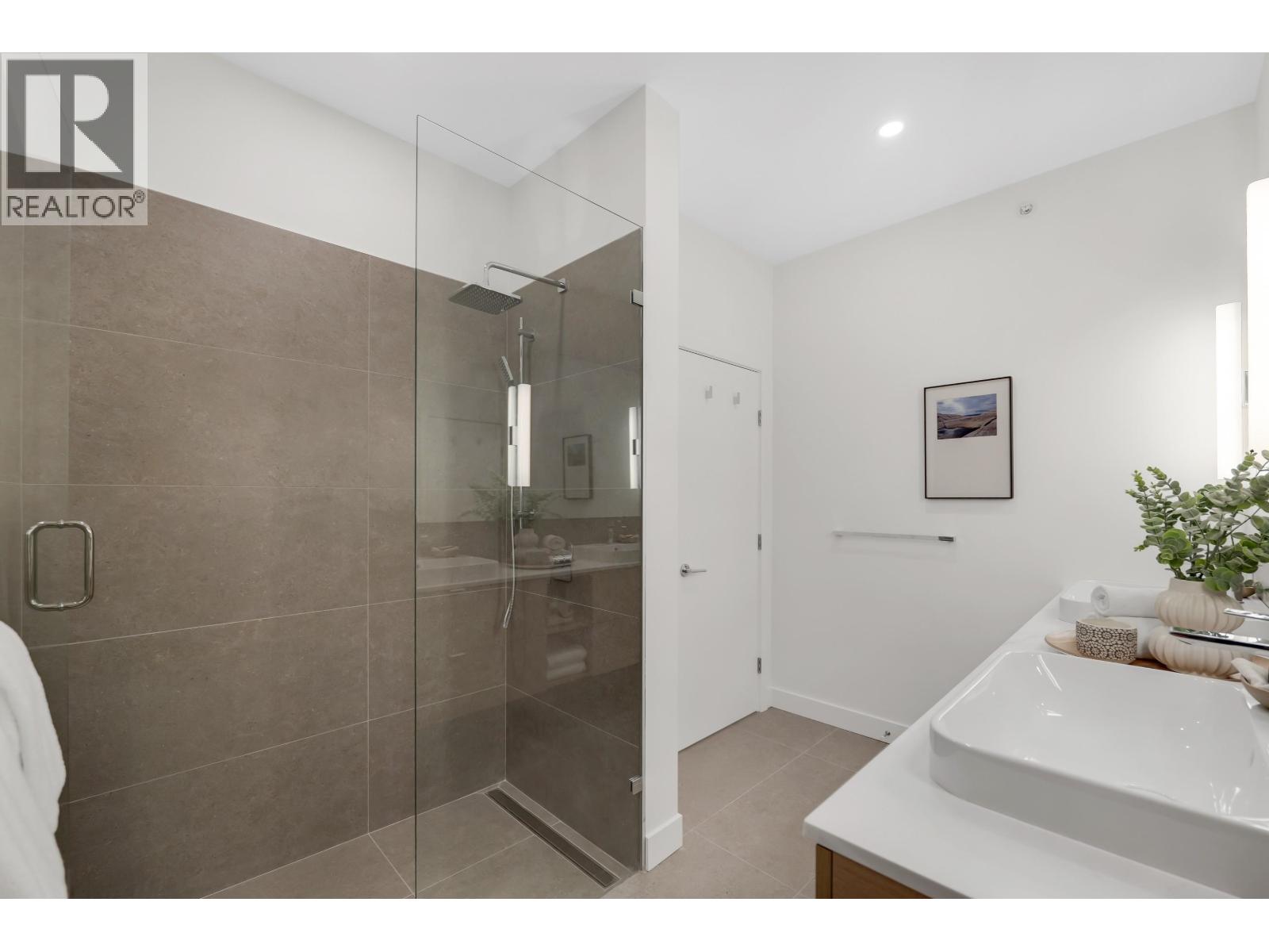 Photo of 2305 MAMQUAM ROAD 13