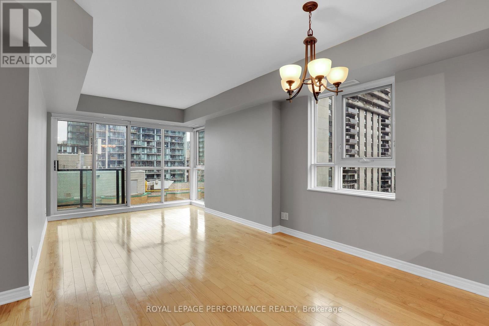 1402 - 445 Laurier Avenue W