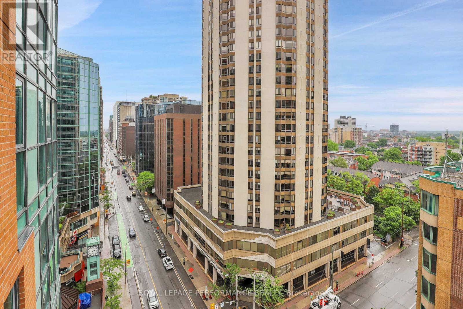 1402 - 445 Laurier Avenue W