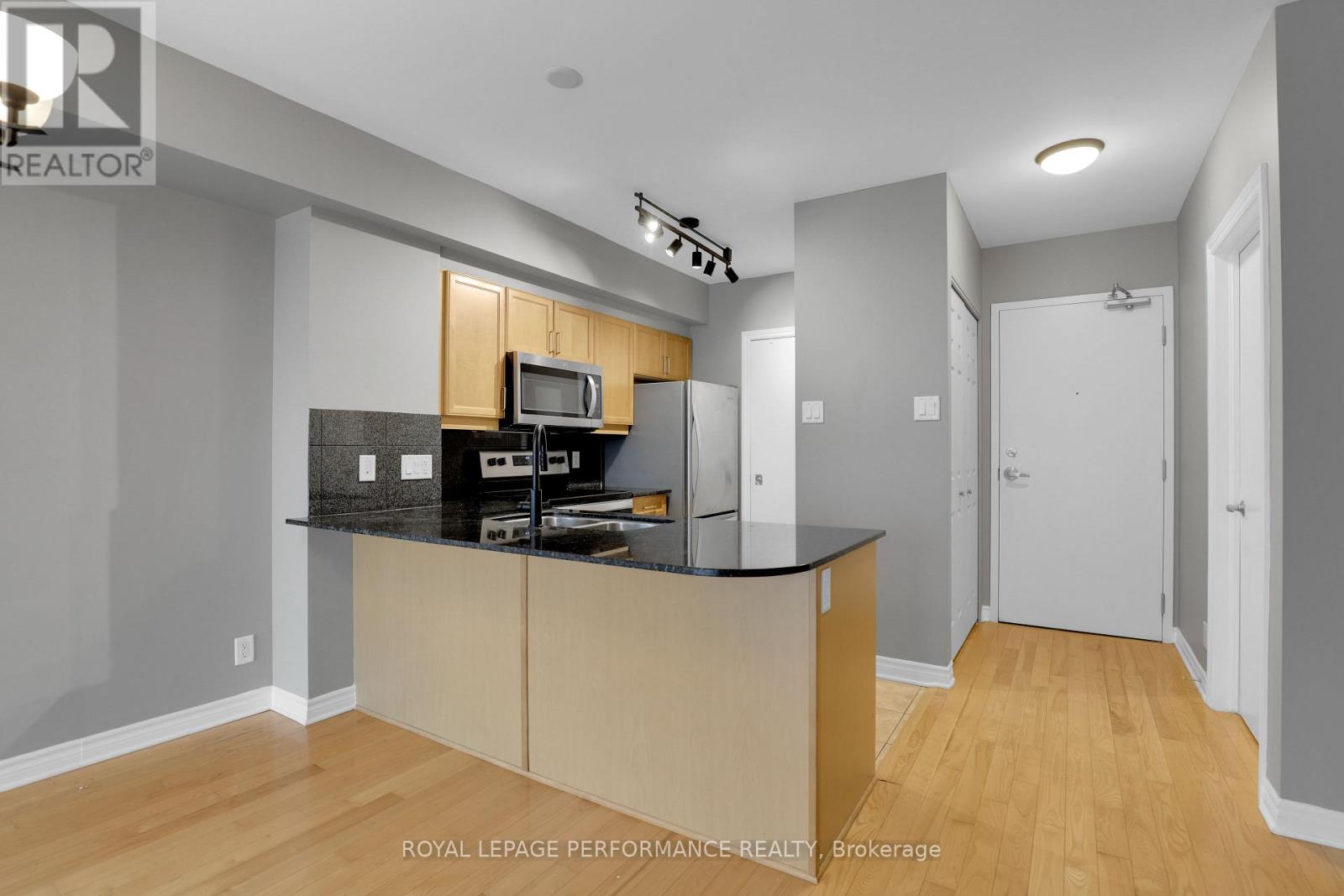 1402 - 445 Laurier Avenue W