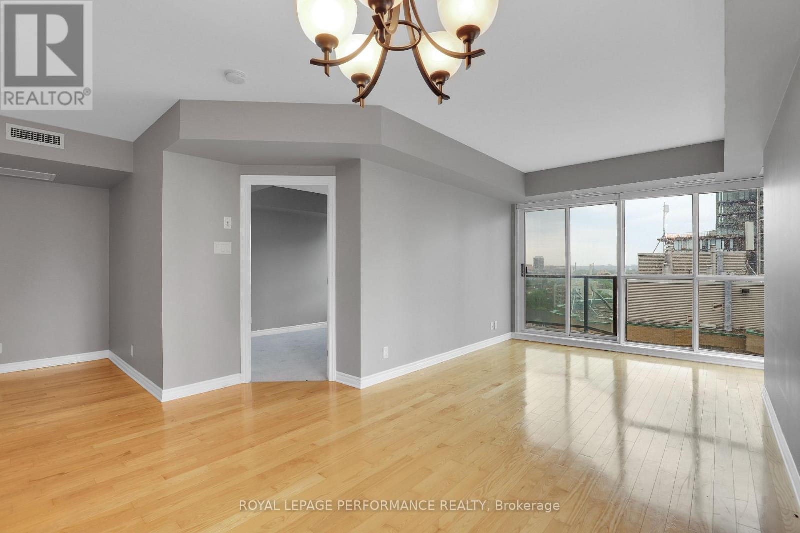 1402 - 445 Laurier Avenue W