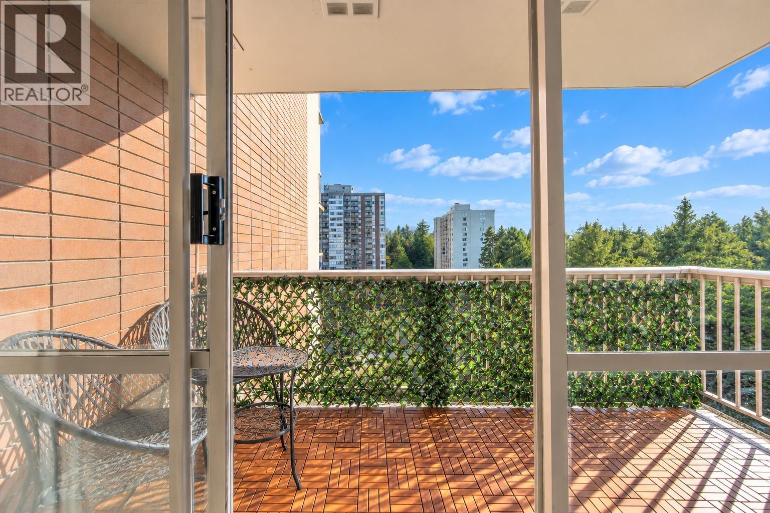 1010 2016 FULLERTON AVENUE, North Vancouver - Image 1