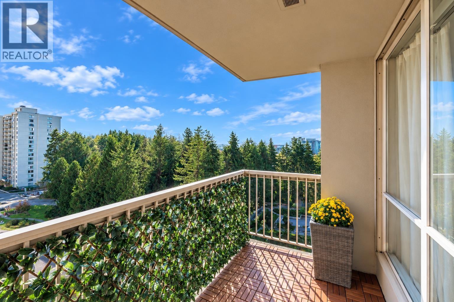 1010 2016 FULLERTON AVENUE, North Vancouver - Image 1