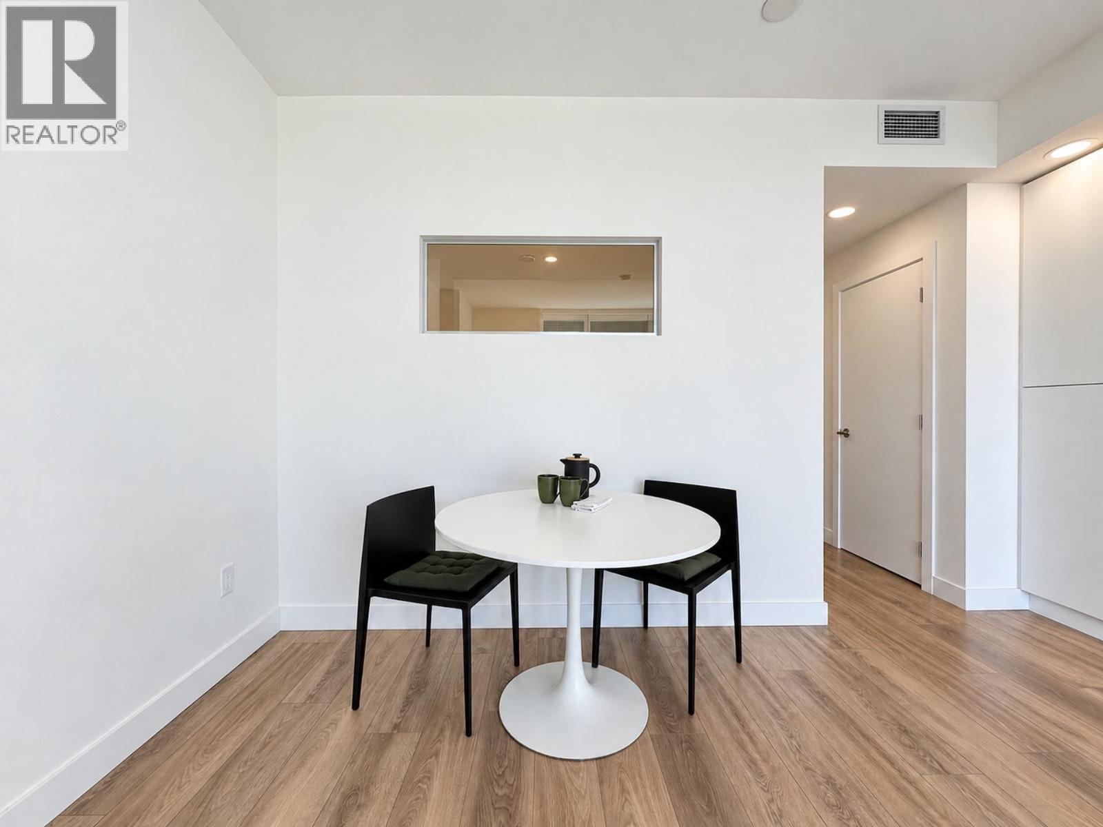 Photo of 403 4433 ALASKA STREET 8