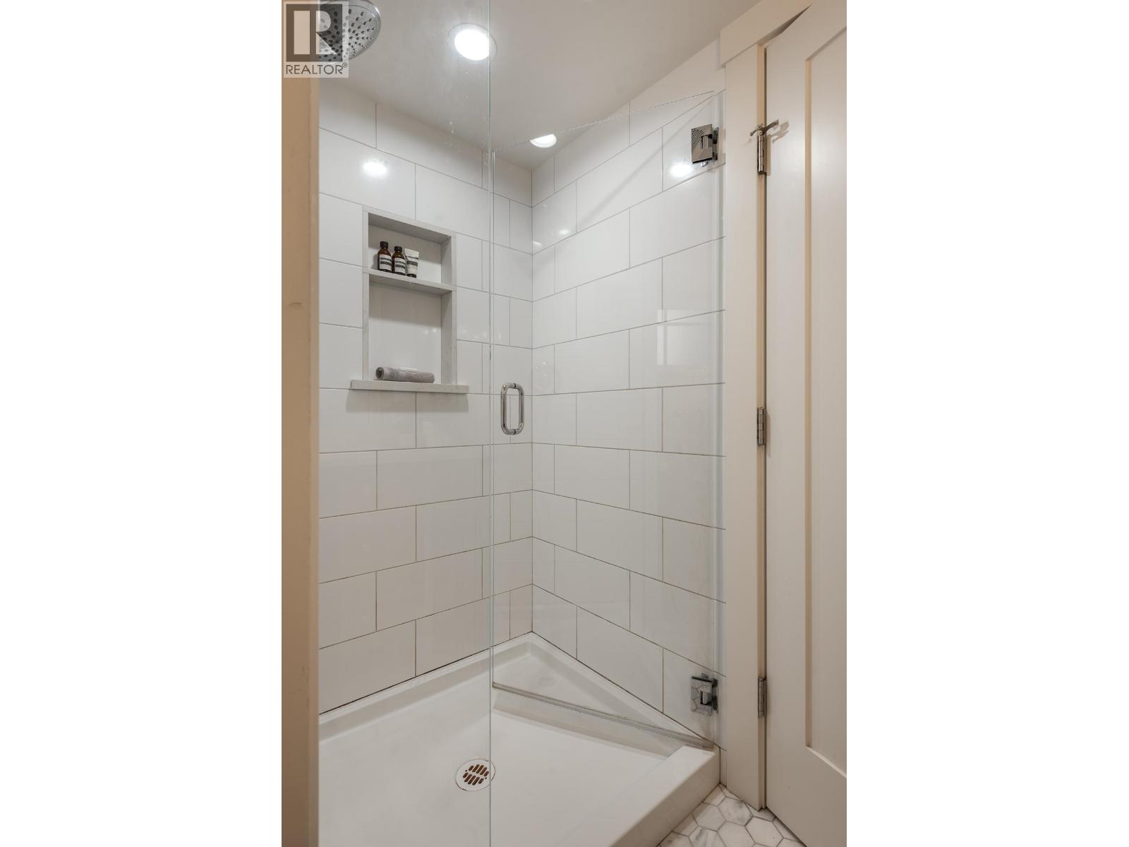 Photo of 309 NINTH STREET 26