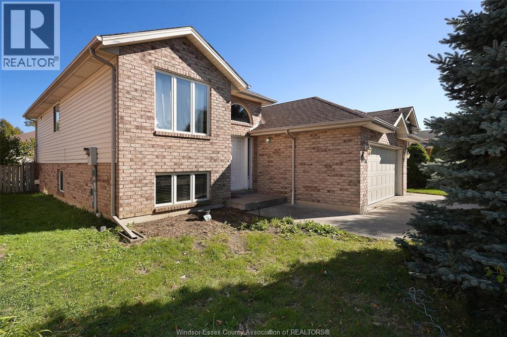 2314 ST CLAIR AVENUE, Windsor — photo 2