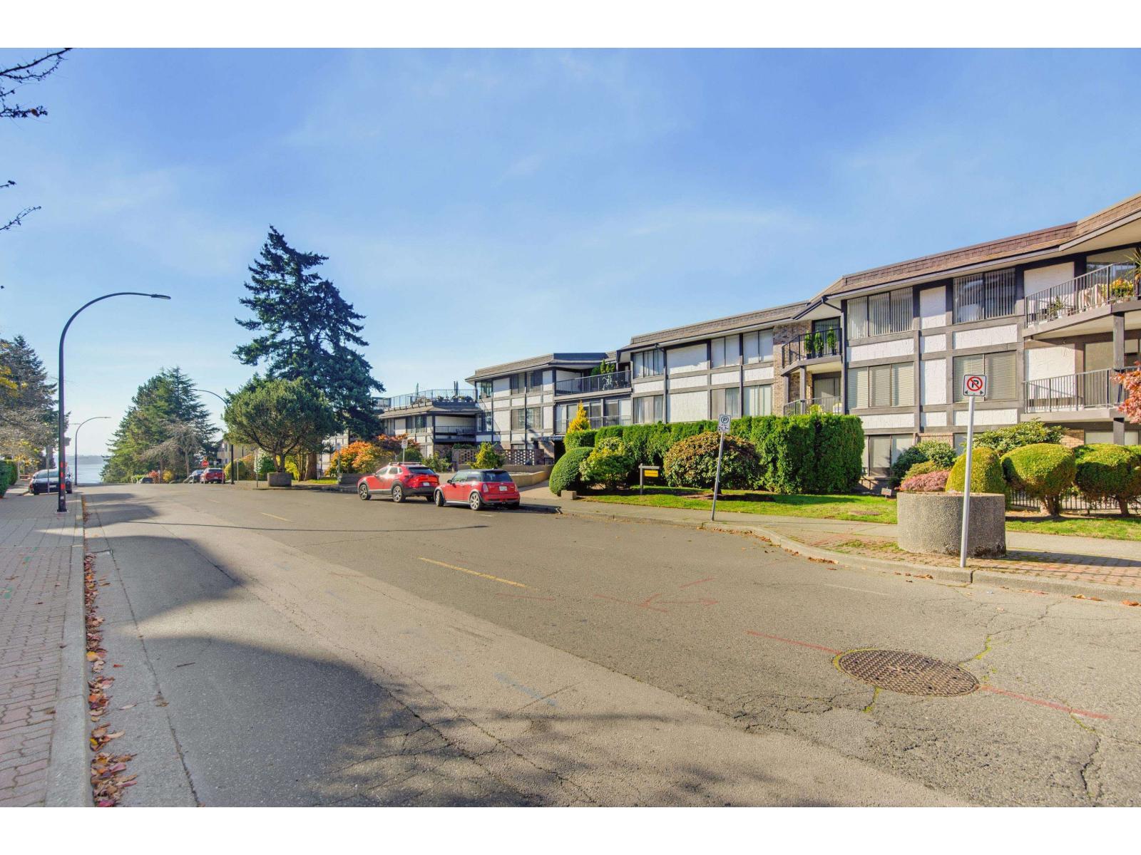Photo of 313 1437 FOSTER STREET 2