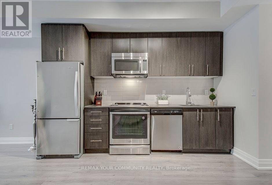 TH08- 780 Sheppard Avenue East, Toronto, ON photo 3