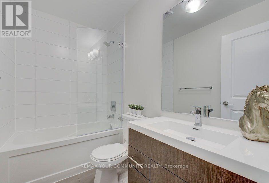 TH08- 780 Sheppard Avenue East, Toronto, ON photo 6