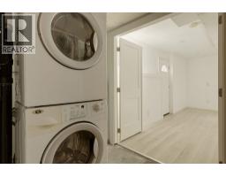 2007 Floralynn Crescent, North Vancouver, BC V7J2W1 Photo 7