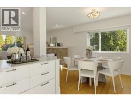 2007 Floralynn Crescent, North Vancouver, BC V7J2W1 Photo 13
