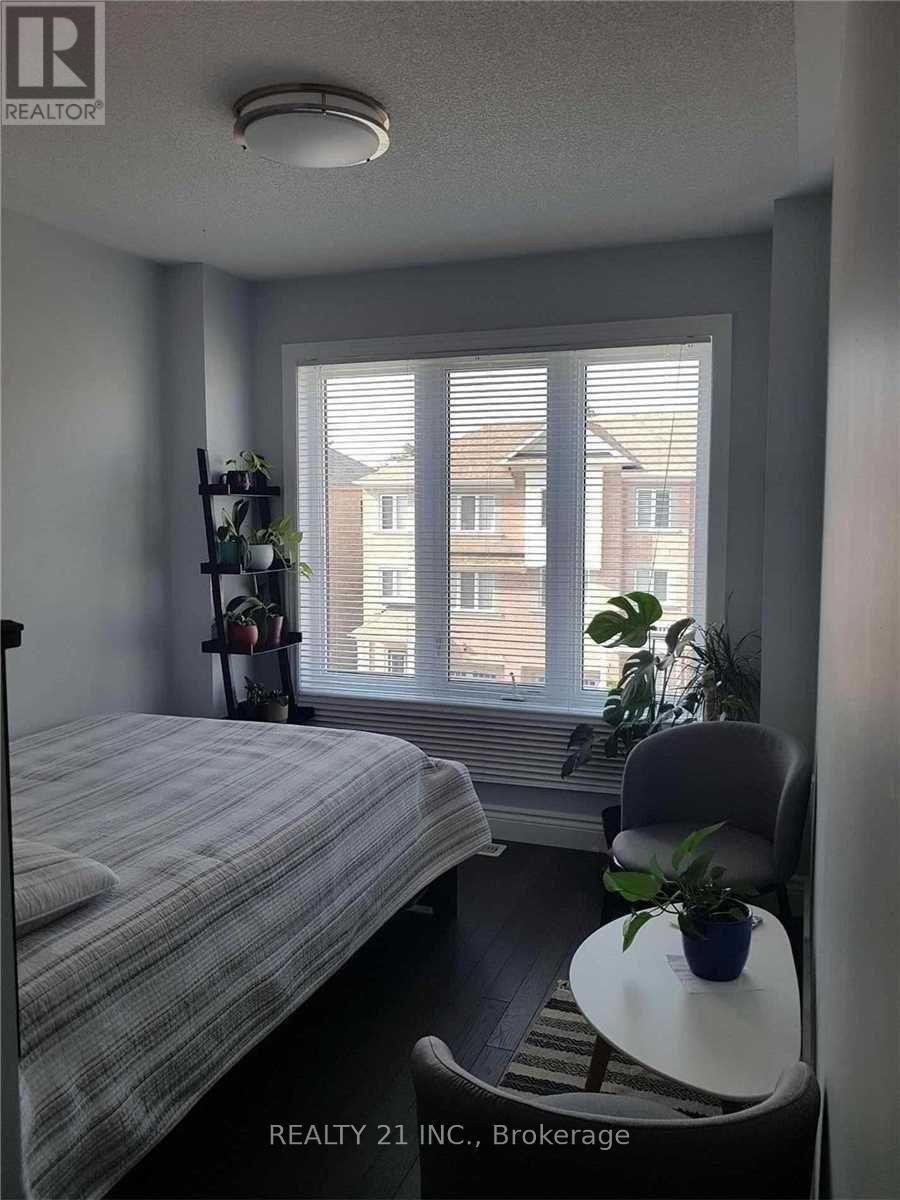 37 Pringdale Gardens Circle, Toronto, ON photo 12
