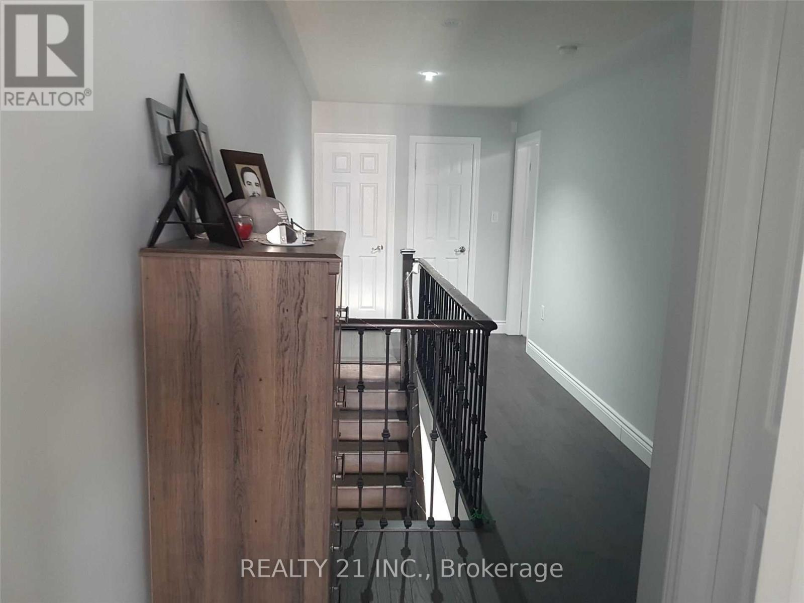 37 Pringdale Gardens Circle, Toronto, ON photo 8