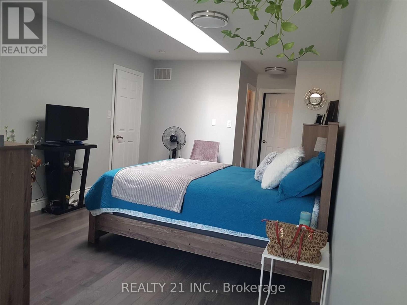 37 Pringdale Gardens Circle, Toronto, ON photo 9