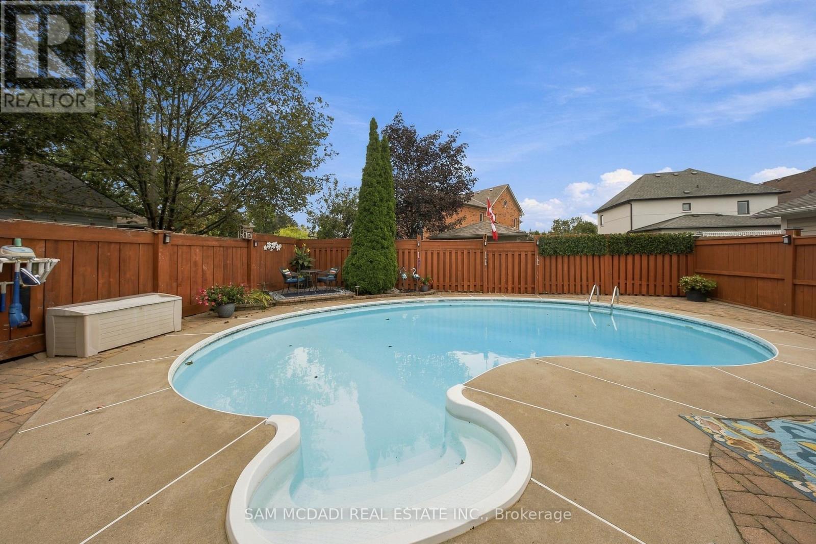 135 Watford Street, Whitby, ON photo 11