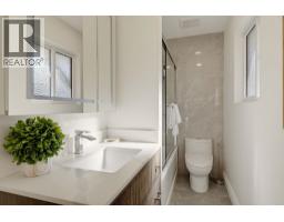 2007 Floralynn Crescent, North Vancouver, BC V7J2W1 Photo 14