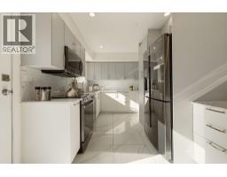 2007 Floralynn Crescent, North Vancouver, BC V7J2W1 Photo 11