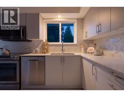 2007 Floralynn Crescent, North Vancouver, BC V7J2W1 Photo 36