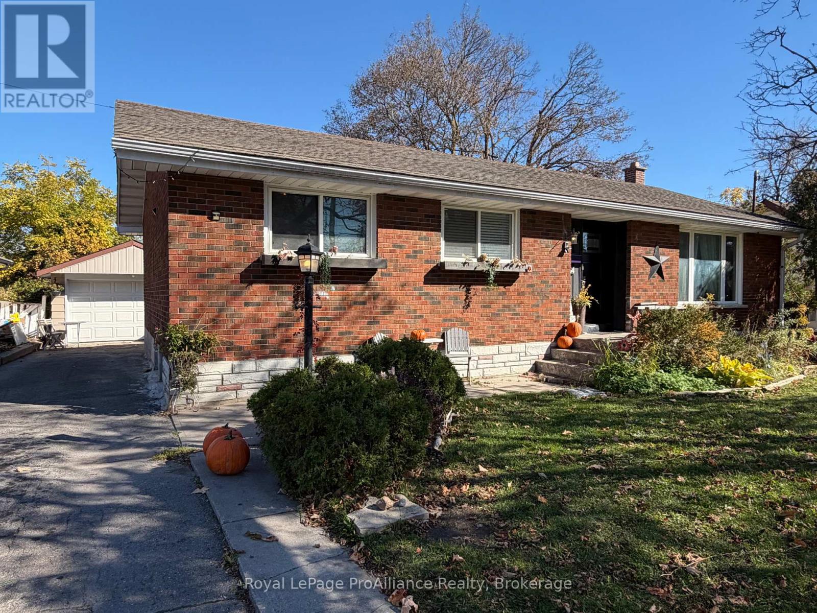 854 Barnardo Avenue, Peterborough, ON