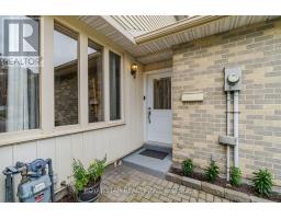 Bedroom 2 - 39 Courtleigh Square, Brampton, ON L6Z1J2 Photo 6