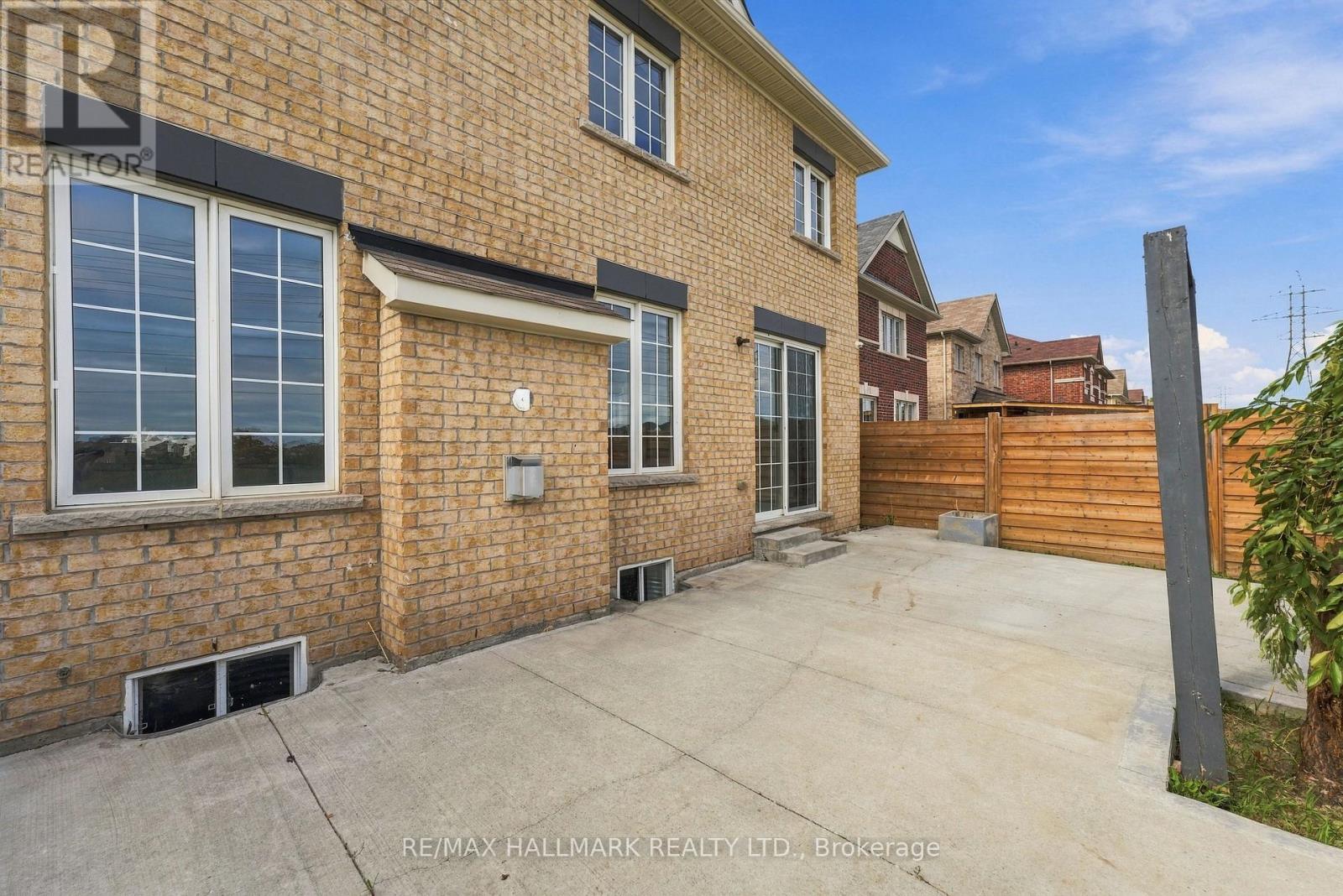 19 DURANGO DRIVE - 48