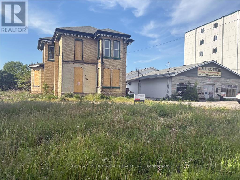 968 & 970 Colborne Street, Brantford, ON photo 6