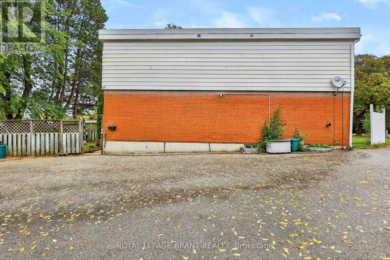 23 Brenda Court, Brantford, ON photo 6