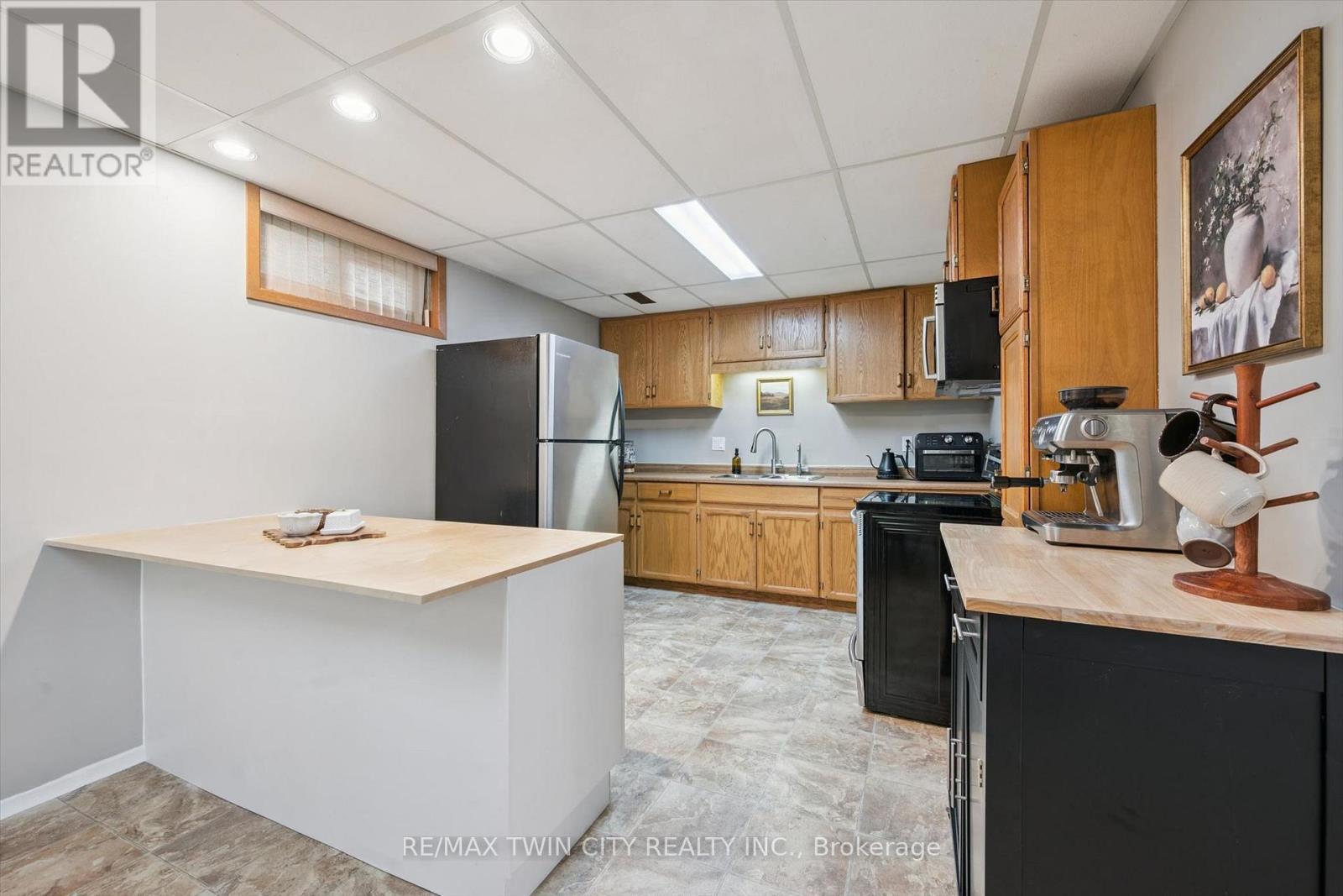 51 Cayley Court, Kitchener, ON photo 25