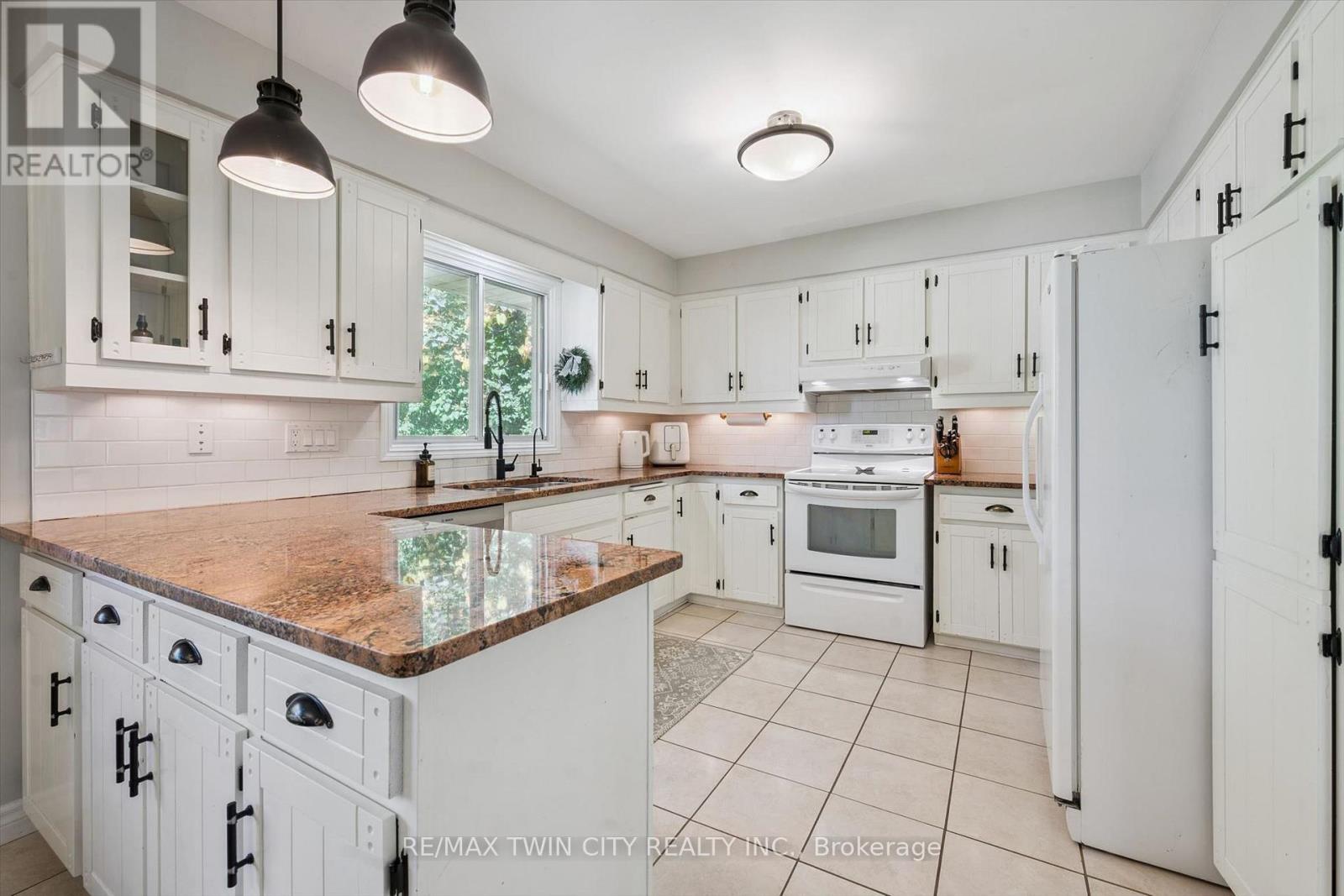 51 Cayley Court, Kitchener, ON photo 9