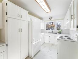 110 Sutherland Avenue, Selkirk, MB R1A0L8 Photo 12
