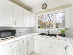 110 Sutherland Avenue, Selkirk, MB R1A0L8 Photo 14