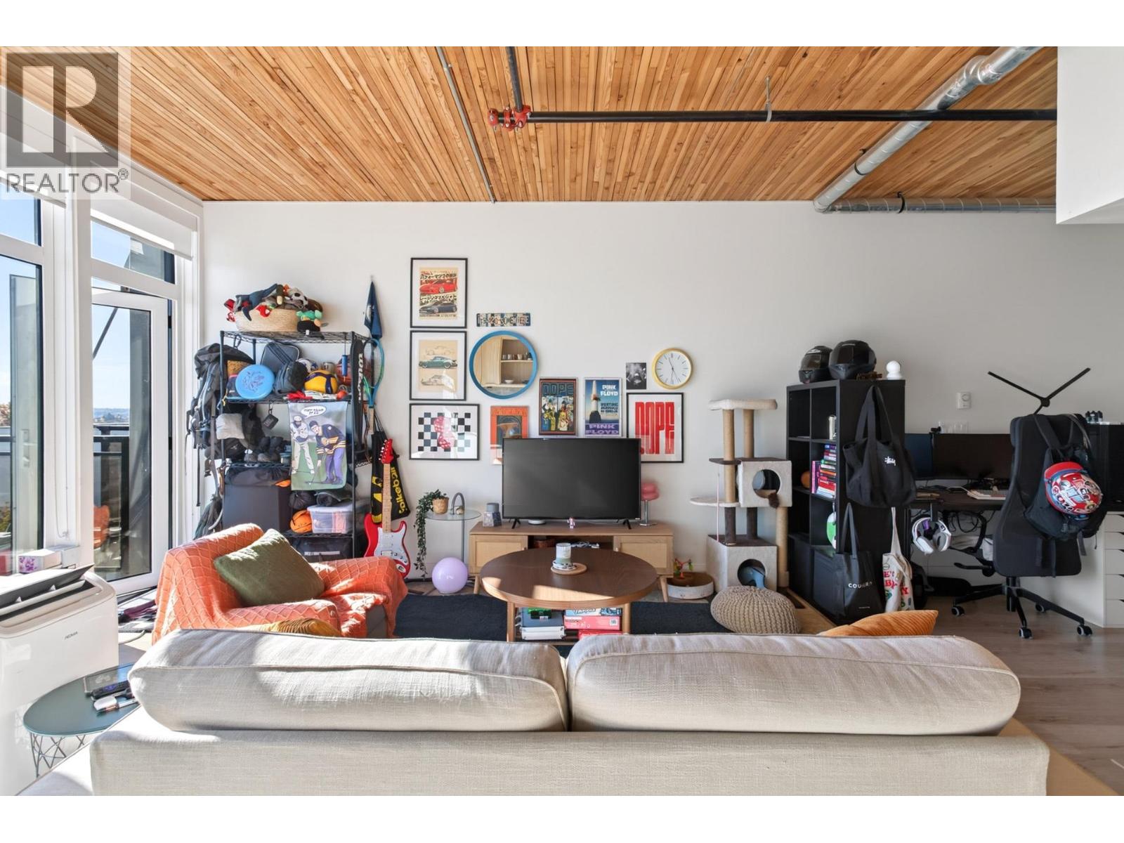Photo of 406 4223 HASTINGS STREET 9