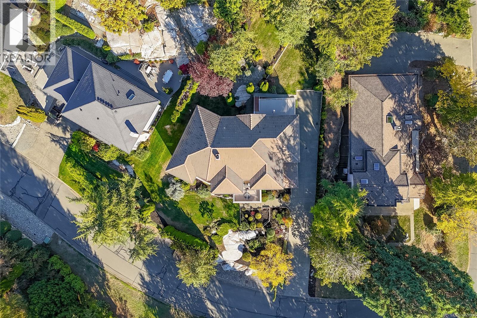 8593 Kingcome Cres - 41