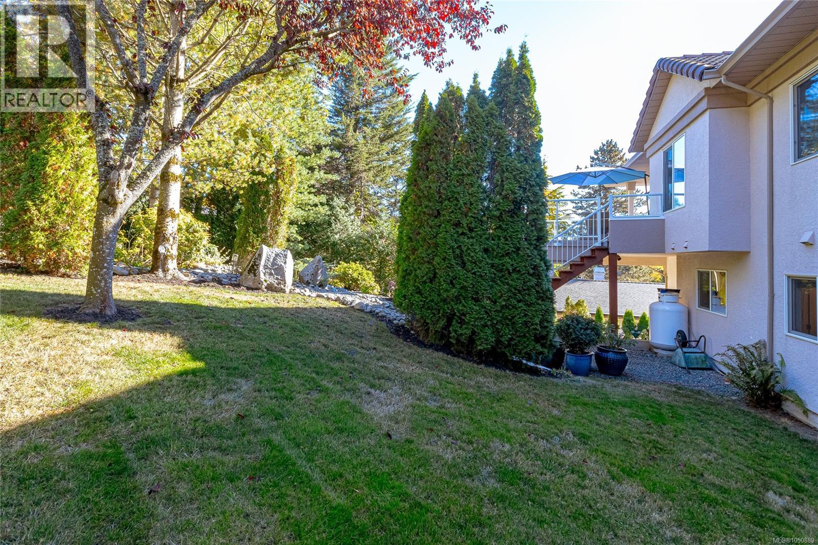8593 Kingcome Cres - 36