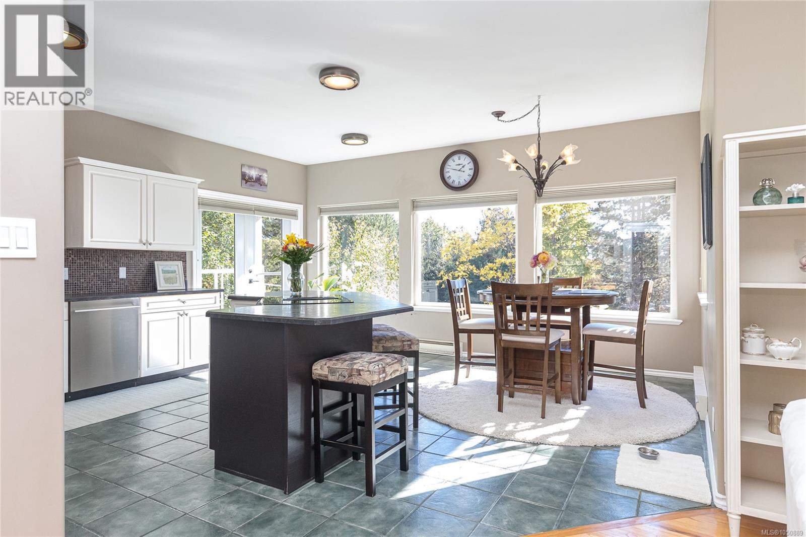 8593 Kingcome Cres - 8