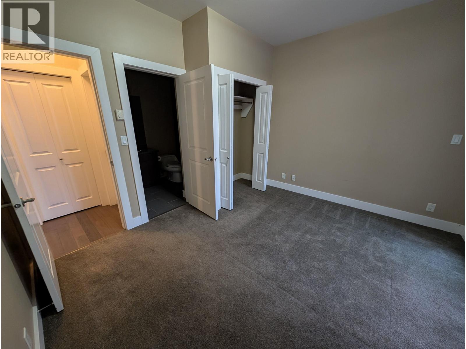 Photo 11 of 29