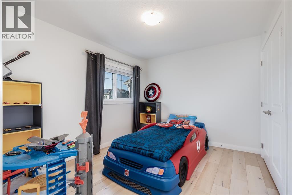 66 Masters Avenue SE photo 23