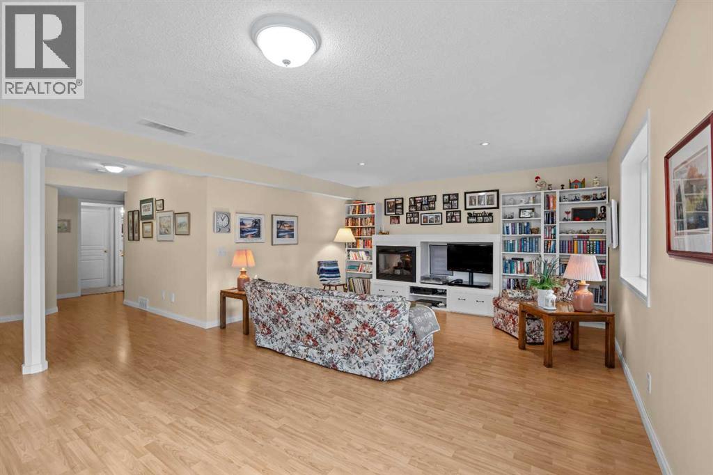 3 Tuscany Meadows Crescent NW photo 32