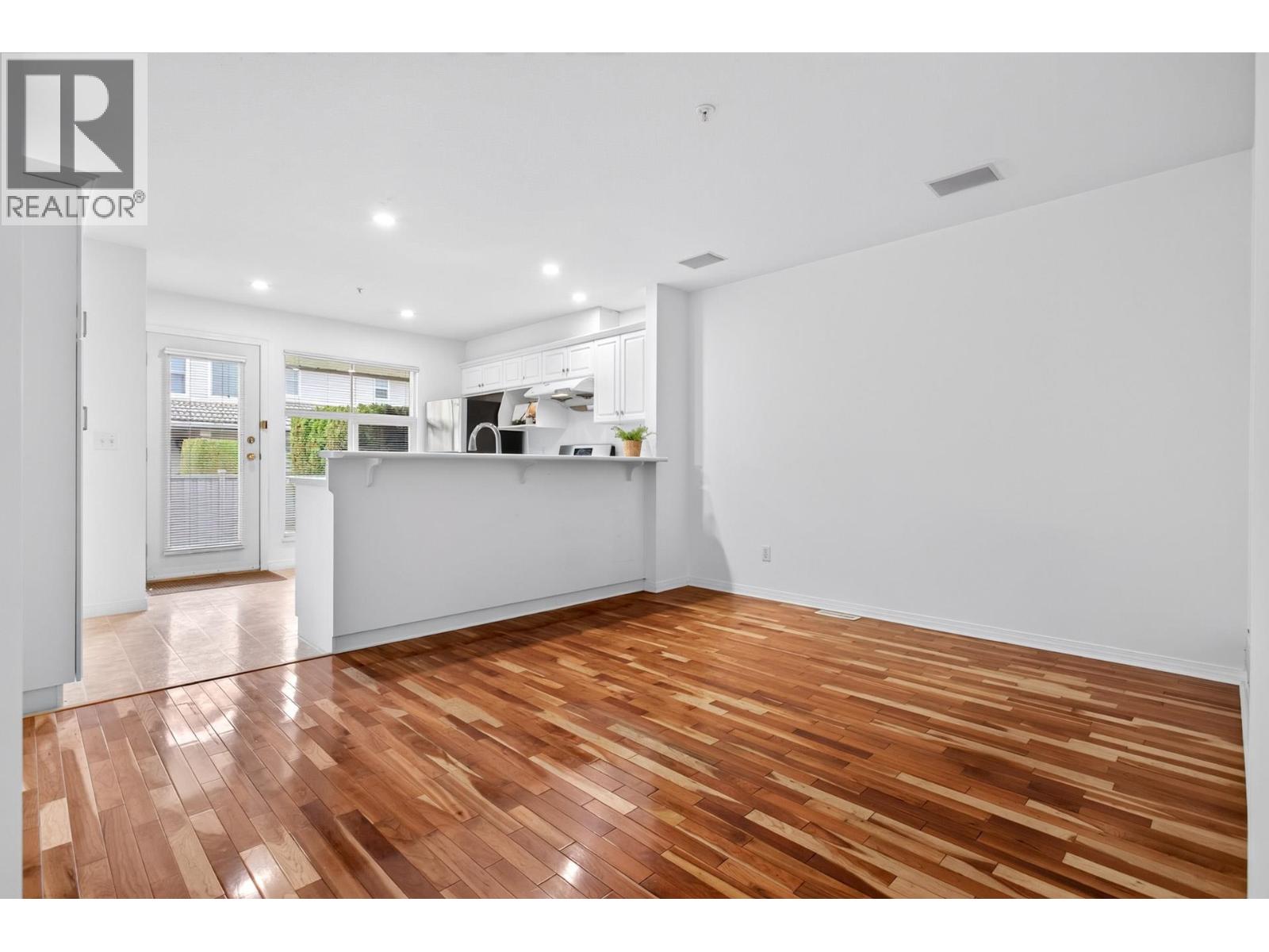 Photo of 92 758 RIVERSIDE DRIVE 17