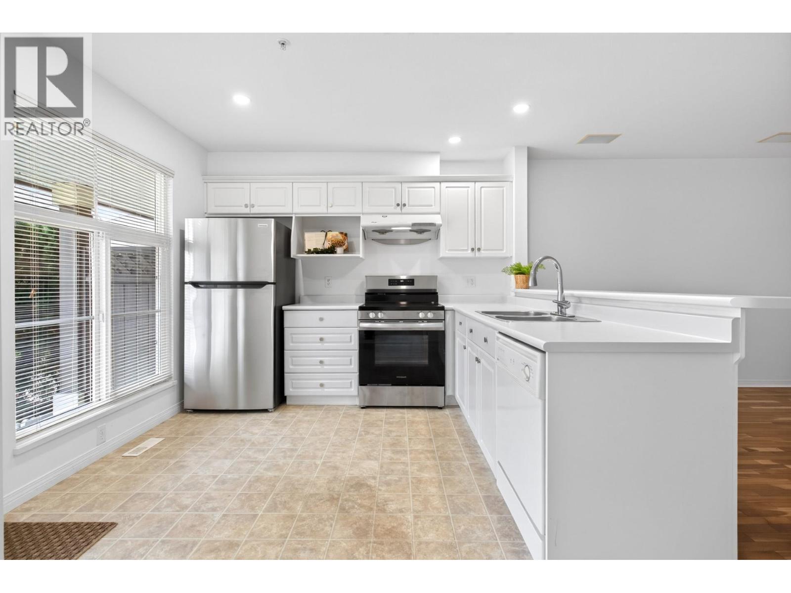 Photo of 92 758 RIVERSIDE DRIVE 12