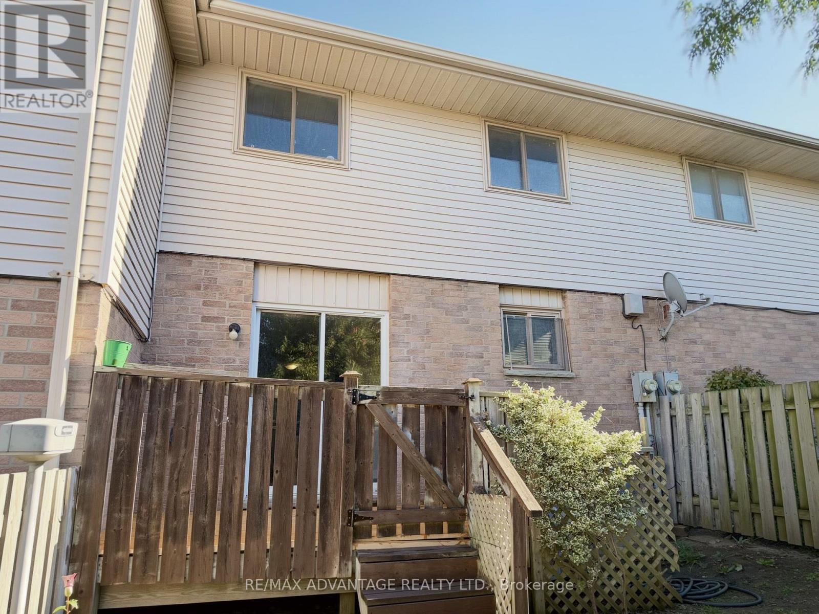 #3 1855 ALDERSBROOK ROAD - 18