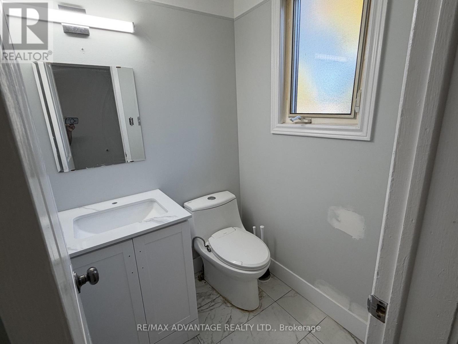 #3 1855 ALDERSBROOK ROAD - 3