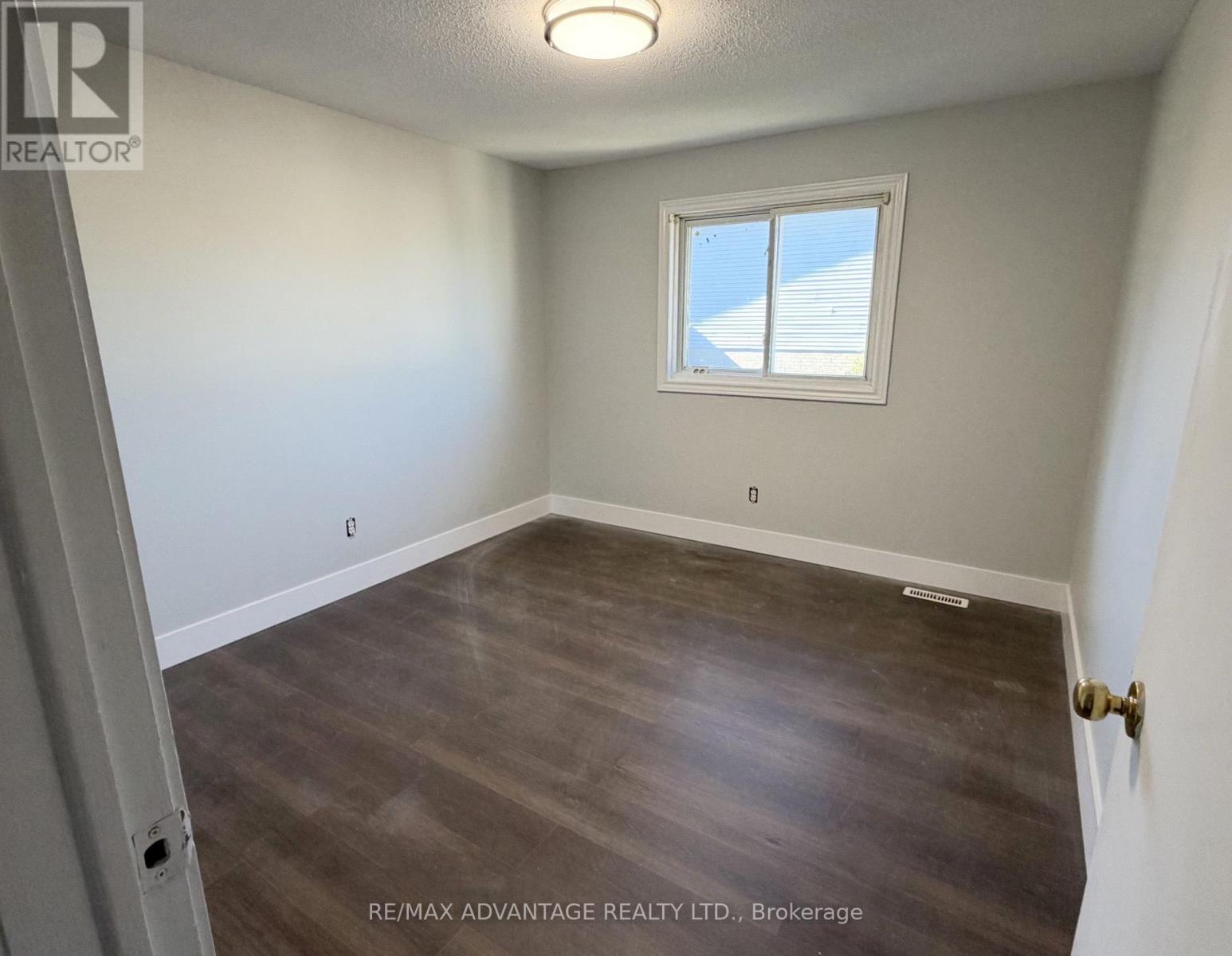 #3 1855 ALDERSBROOK ROAD - 8