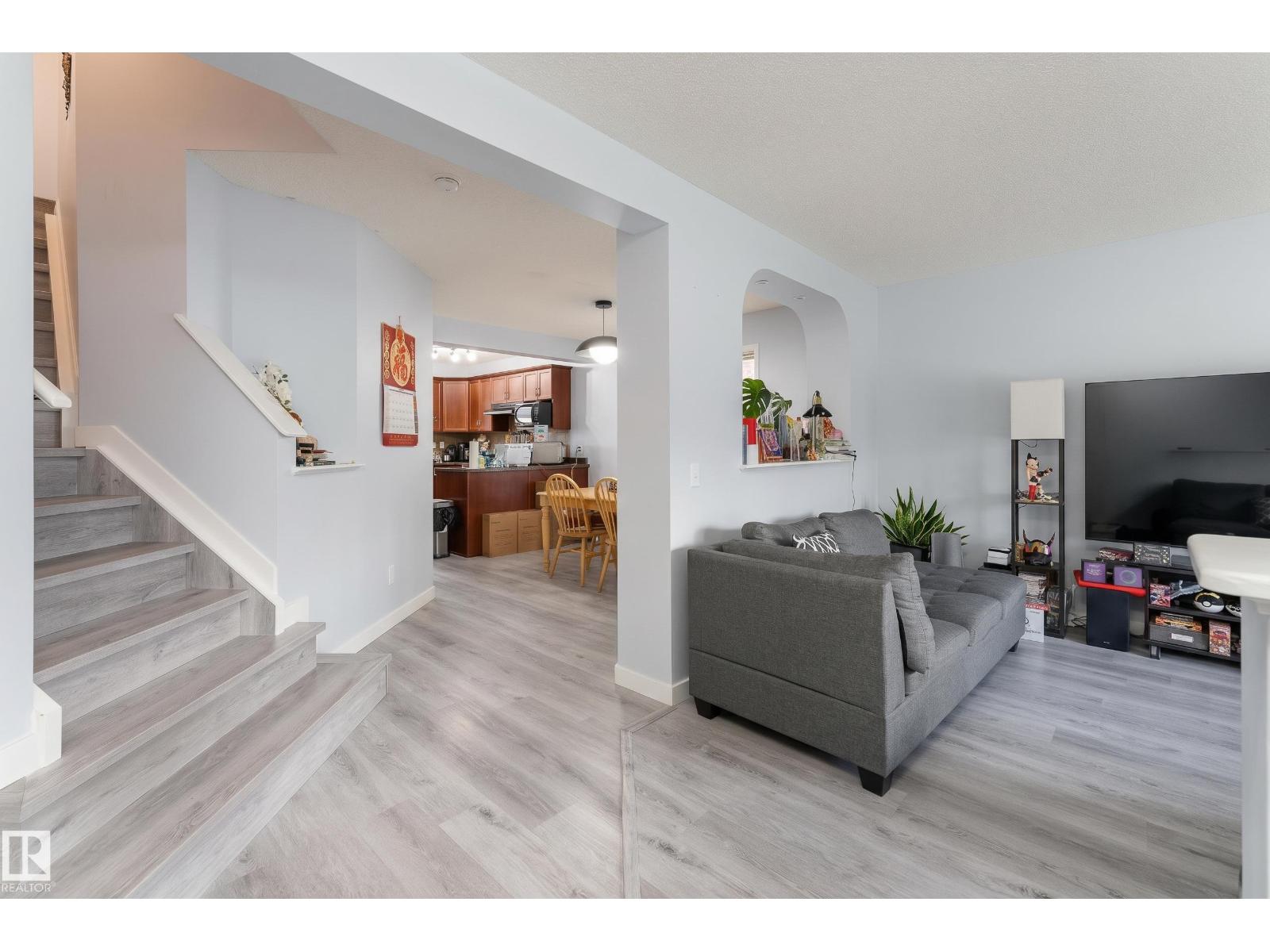 112 Brintnell Boulevard NW, photo 3