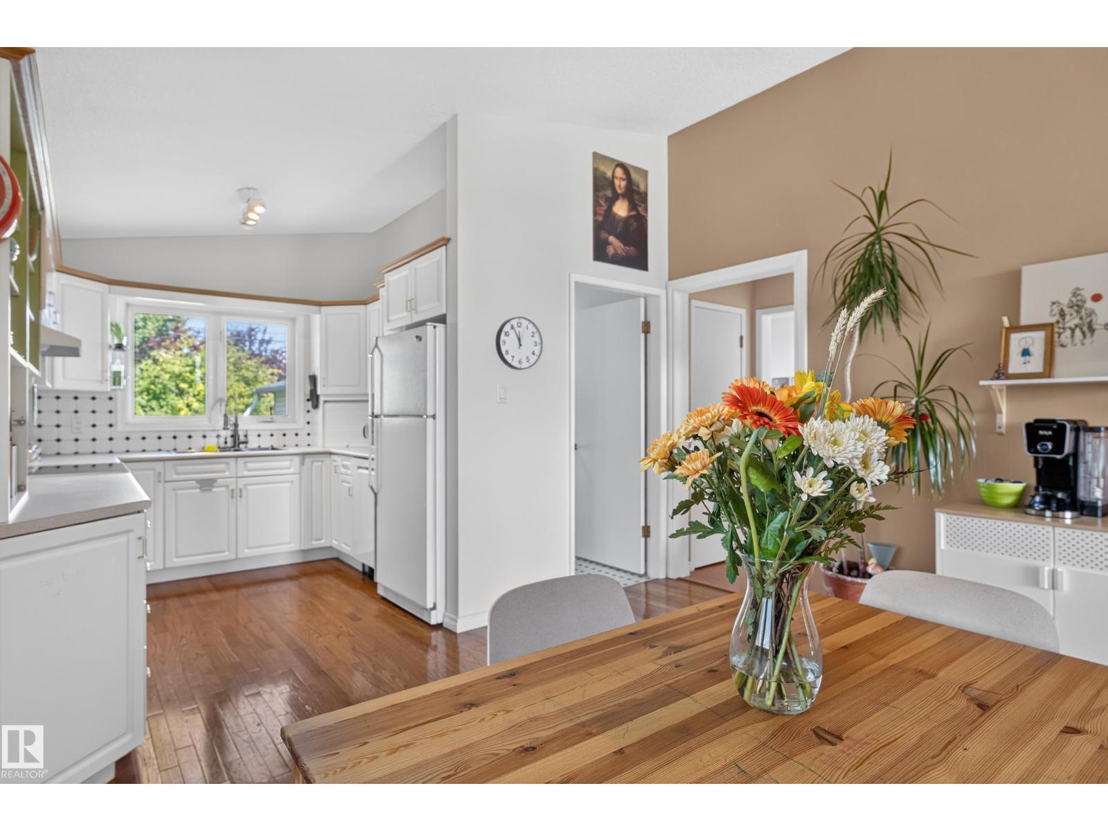 6512 94 Avenue NW, Ottewell — photo 10 of 30: Property photo